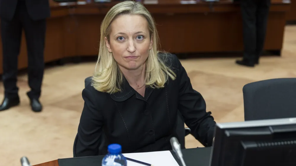 Belgija, Bruselj.<br>Zasedanje ministrov EU, pristojnih za evropske in zunanje zadeve, ki so se sestali v okviru Sveta EU za splosne zadeve, da bi govorili o prosnji BiH za clanstvo v EU, migracijah in trgovinskem sporazumu Ceta.<br>Iz Slovenije se je zasedanja udelezila drzavna sekretarka na zunanjem ministrstvu Sanja Stiglic.