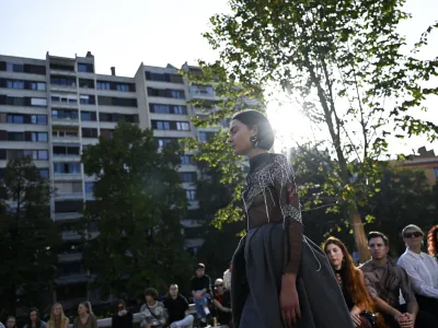 - Petkov&scaron;kovo nabrežje - &scaron;tudentska modna revija Fakultete za dizajn  - 02.10.2023 - Ljubljanski teden mode &ndash; LJFW.  //FOTONik Erik Neubauer