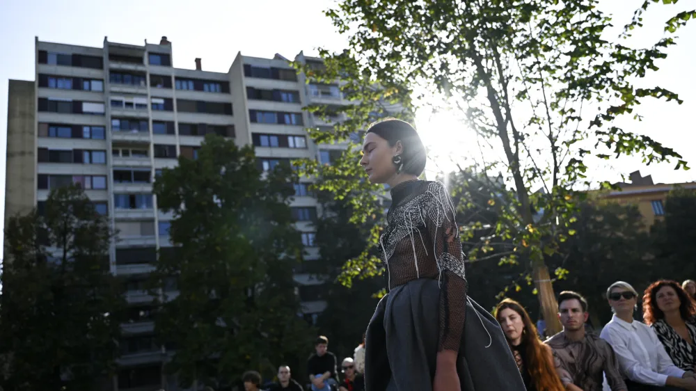 - Petkov&scaron;kovo nabrežje - &scaron;tudentska modna revija Fakultete za dizajn  - 02.10.2023 - Ljubljanski teden mode &ndash; LJFW.  //FOTONik Erik Neubauer