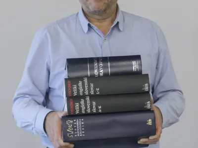 - 25.11.2022 &ndash; dr. Simon Krek, jezikoslovec &ndash; vodja Centra za jezikovne vire in tehnologije Univerze v Ljubljani, dnevnikov kolumnist //FOTO: Jaka Gasar