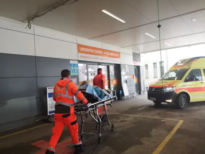 V urgentnem centru Splo&scaron;ne bolni&scaron;nice Celje skokovito nara&scaron;ča obravnava bolnikov v tretjem življenjskem obdobju, več kot 60 odstotkov pa je tak&scaron;nih, ki pomoč poi&scaron;čejo brez napotnice. Foto: Mojca Marot