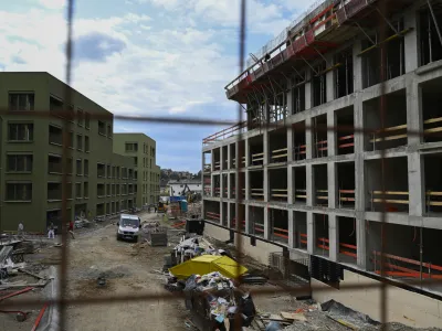 - 04.10.2023 &ndash; Črnuče &ndash; novogradnja - Soseska Lagom Črnu&scaron;ki bajer, urbana stanovanjska soseska, sestavljena iz 10 objektov z 250 stanovanji. //FOTO: Nik Erik Neubauer