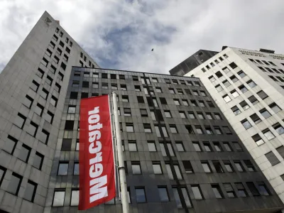 Če veliko podjetje letnega poročila ne odda v zakonskem roku, je oglobljeno z drobižem.&nbsp;