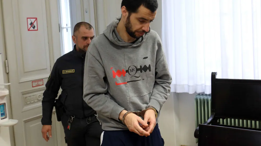 Rachid Fatah Adaouri, <br><br>- 18.04.2023 &ndash; - sodba - sojenje alžirskemu državljanu Adaouriju Fatahu Rachidu za poskus umora v azilnem domu na ljubljanskem Viču kjer je z nožem enajstkrat zabodel spečega rojaka <br><br>//FOTO: Tomaž Skale<br>