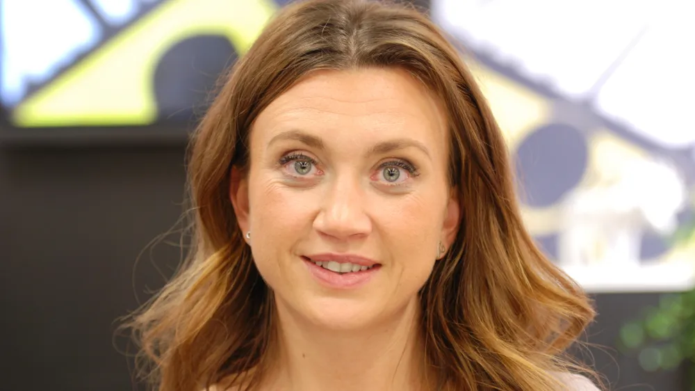 &Scaron;vedski pisateljici kriminalk Camilli L&auml;ckberg umetna inteligenca očita, da romanov ne pi&scaron;e sama.&nbsp;