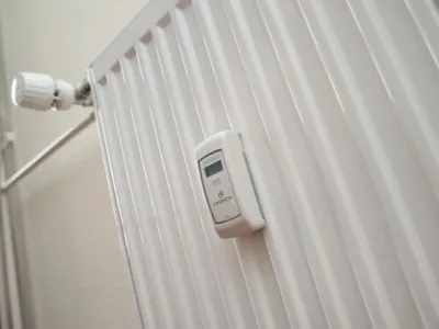 - centralno ogrevanje - delilnik stro&scaron;kov toplote - daljinsko odcitavanje vrednosti porabe -merilec - radiator //FOTO: Tomaž Zajel&scaron;nik