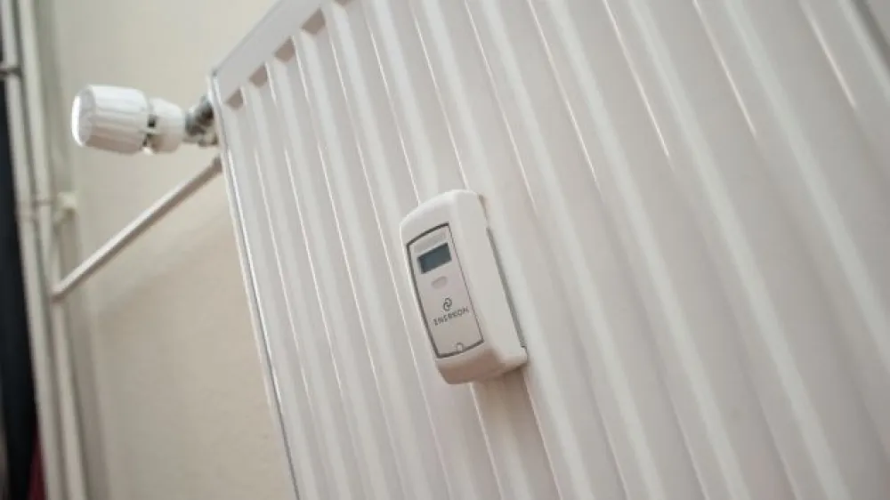 - centralno ogrevanje - delilnik stro&scaron;kov toplote - daljinsko odcitavanje vrednosti porabe -merilec - radiator //FOTO: Tomaž Zajel&scaron;nik