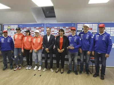 - 16.10.2023 - Smučarska zveza Slovenije &ndash; mo&scaron;ka in ženska alpska smučarska reprezentanca pred prvo tekmo sezone 2023/24 svetovnega pokala v S&ouml;ldnu &ndash; alpski smučarji //FOTO: Luka Cjuha