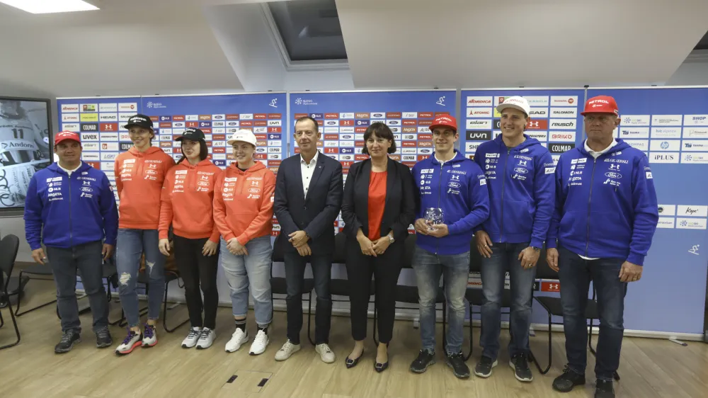 - 16.10.2023 - Smučarska zveza Slovenije &ndash; mo&scaron;ka in ženska alpska smučarska reprezentanca pred prvo tekmo sezone 2023/24 svetovnega pokala v S&ouml;ldnu &ndash; alpski smučarji //FOTO: Luka Cjuha