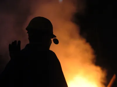 Metal Ravne, d. o. o., Ravne na Koro&scaron;kem - podjetje za proizvodnjo dolgih proizvodov in je eno izmed družb skupine SIJ - Slovenska industrija Jekla, - jeklarna - proizvodnja jekla, <br>- ilustrativna fotografija - - jeklar<br><br><br>//FOTO: OPOMBA: ZA OBJAVO V SOBOTNI PRILOGI DNEVNIK&ndash; REPORTAŽA