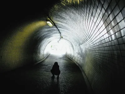 Ilustrativna fotografija, Praga, tunel, osamljenost, depresija//FOTO: Bojan Velikonja