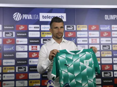novi glavni trener Olimpije Zoran Zeljković <br><br>- 19.10.2023 &ndash; Nogometni klub NK Olimpija &ndash; predstavitev novega glavnega trenerja ljubljanske Olimpije <br><br>//FOTO: Luka Cjuha