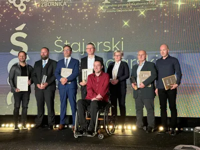 Podjetje Kronoterm se je izkazalo kot vodilno srednje veliko podjetje, ki je prepoznano po inovativnih re&scaron;itvah in visoki kakovosti storitev na področju ogrevalnih re&scaron;itev. Na sredini: direktor Bogdan Kronov&scaron;ek (Foto: Kronoterm)