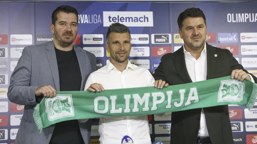 &scaron;portni direktor NK Olimpija Goran Boromisa, novi glavni trener Olimpije Zoran Zeljković in direktor NK Olimpija Igor Bari&scaron;ić- 19.10.2023 &ndash; Nogometni klub NK Olimpija &ndash; predstavitev novega glavnega trenerja ljubljanske Olimpije //FOTO: Luka Cjuha