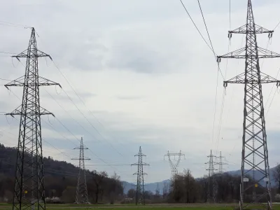 - 08.04.2015 - Električni daljnovod 2x400 kV Beričevo-Kr&scaron;ko, elektrika - električni vod - elektroenergetsko omrežje - električna energija - //FOTO: Jaka Gasar