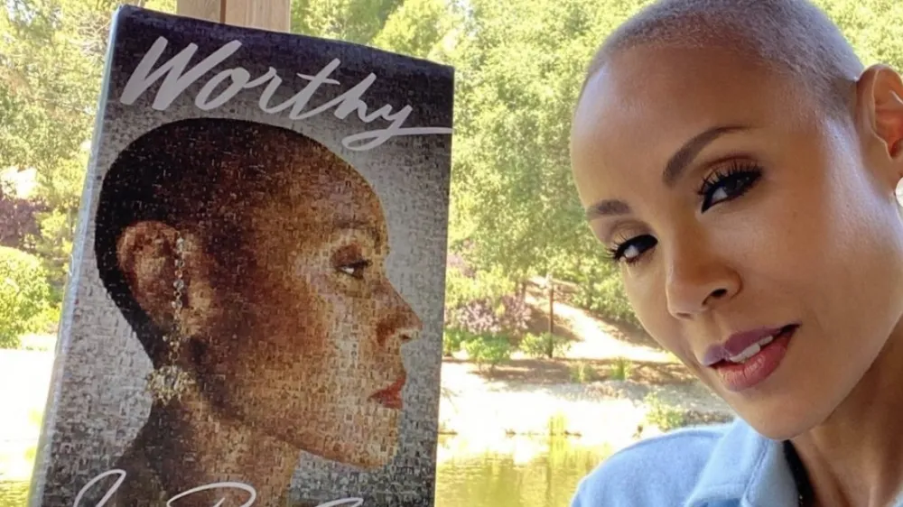 Jada Pinkett Smith je izdala knjigo spominov z naslovom Worthy. F instagram