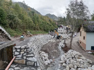 Zaradi naraslega potoka Zavr&scaron;nica so morali ob ujmi v začetku avgusta evakuirati 18 prebivalcev. Foto: Eva Branc