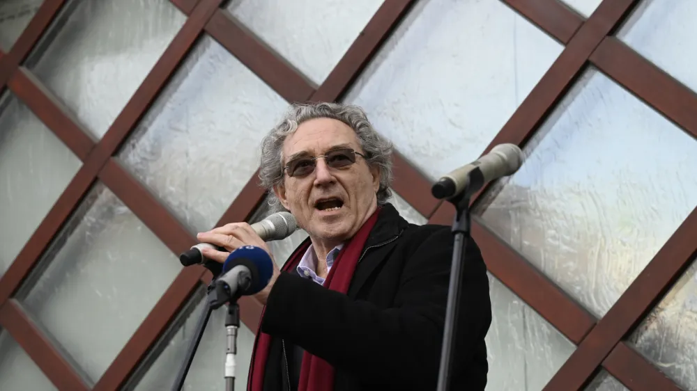 Branimir &Scaron;trukelj, glavni tajnik Sindikata vzgoje, izobraževanja, znanosti in kulture Slovenije in predsednik Konfederacije sindikatov javnega sektorja.<br><br>- 22.02.2023 - protestni shod medicinskih sester in drugih zaposlenih v zdravstveni neg i&ndash; protest SDZNS - Sindikat delavcev v zdravstveni negi Slovenije zahteval odpravo plačnih krivic<br><br>//FOTO: Nik Erik Neubauer