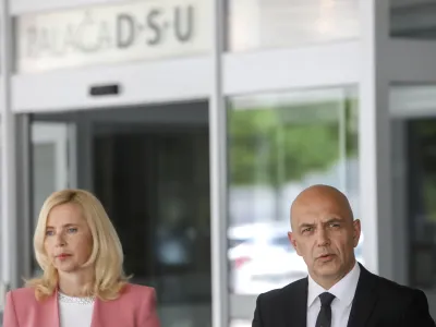 nova ministrica za notranje zadeve mag. Tatjana Bobnar, novi v.d. generlani direktor Policije mag. Bo&scaron;tjan Lindav - 02.06.2022 &ndash; Ministrstvo za notranje zadeve - Izjava za javnost nove ministrice za notranje zadeve mag. Tatjane Bobnar in novega v. d. generalnega direktorja policije mag. Bo&scaron;tjana Lindava //FOTO: Jaka Gasar