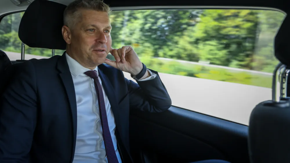 - 30.08.2022 &ndash; mag. Valentin Hajdinjak, predsednik uprave DARS, Družba za avtoceste v Republiki Sloveniji  //FOTO: Luka CjuhaOPOMBA: INTERVJU ZA OBJEKTIV 2022