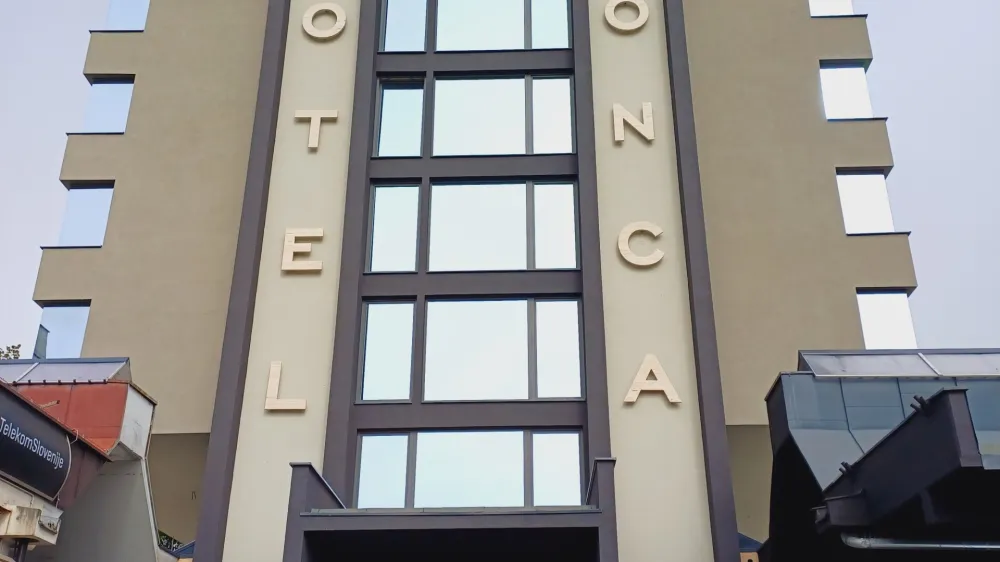 V pritličnih krakih hotela Lonca sta vrata odprla center za du&scaron;evno zdravje otrok in mladostnikov ZD &Scaron;kofja Loka in razvojna ambulanta ZD Kranj.