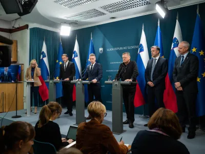 V torek sprejeta kompromisna re&scaron;itev ni nikogar povsem zadovoljila. To naj bi bil po mnenju predsednika vlade Goloba znak, da so dosegli dober kompromis. Foto: STA