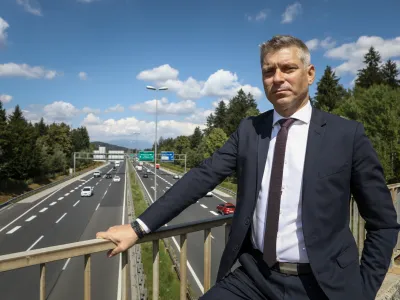 - 30.08.2022 &ndash; mag. Valentin Hajdinjak, predsednik uprave DARS, Družba za avtoceste v Republiki Sloveniji  //FOTO: Luka CjuhaOPOMBA: INTERVJU ZA OBJEKTIV 2022