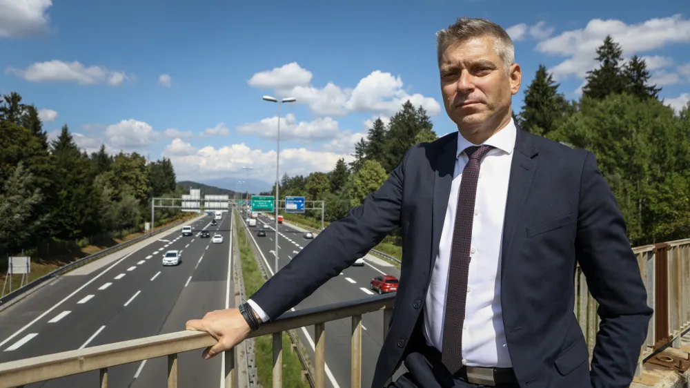 - 30.08.2022 &ndash; mag. Valentin Hajdinjak, predsednik uprave DARS, Družba za avtoceste v Republiki Sloveniji  //FOTO: Luka CjuhaOPOMBA: INTERVJU ZA OBJEKTIV 2022