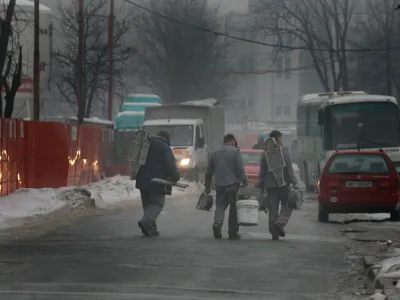 Tisoči tujcev, zlasti tuji delavci in njihove družine, bodo morali nove jezikovne pogoje izpolnjevati po 1. novembru 2024. Dotlej bodo potekali tečaji na nekoliko nižji ravni znanja, kot je predvidela vlada Janeza Jan&scaron;e. Foto: Luka Cjuha&nbsp;