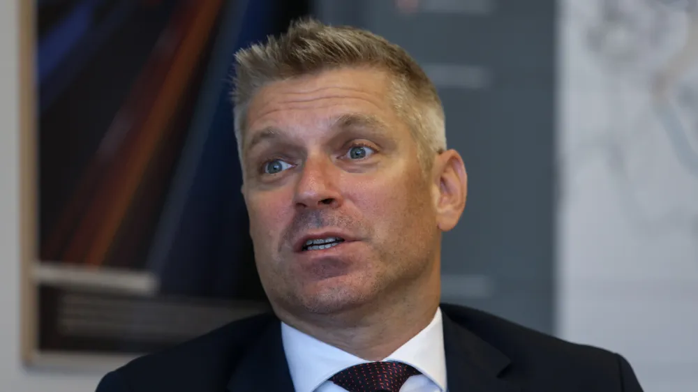 - 30.08.2022 &ndash; mag. Valentin Hajdinjak, predsednik uprave DARS, Družba za avtoceste v Republiki Sloveniji  //FOTO: Luka CjuhaOPOMBA: INTERVJU ZA OBJEKTIV 2022