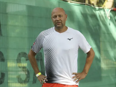 Andrej Kra&scaron;evec, selektor slovenske ženske teni&scaron;ke reprezentance- 16.09.2023 &ndash; tenis mo&scaron;ki &ndash; Slovenija: Luksemburg, dvoboj v drugi evro-afri&scaron;ki skupini, Davisov pokal, II. svetovna skupina //FOTO: Luka Cjuha