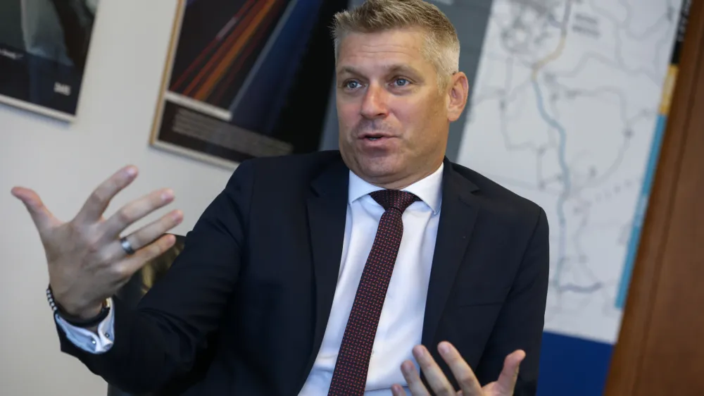 - 30.08.2022 &ndash; mag. Valentin Hajdinjak, predsednik uprave DARS, Družba za avtoceste v Republiki Sloveniji  //FOTO: Luka CjuhaOPOMBA: INTERVJU ZA OBJEKTIV 2022