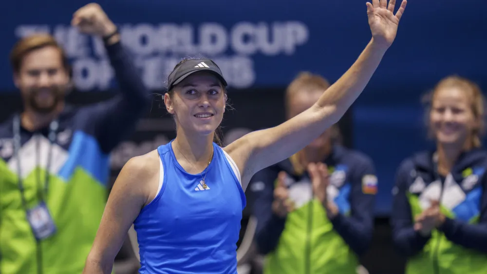 Teni&scaron;ka igralka Kaja Juvan je tlakovala pot ob zmagi Slovenije proti Avstraliji.