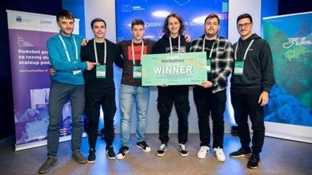 Zmagovalna ekipa Wineguard F Blaž Črnič / Tovarna podjemov)