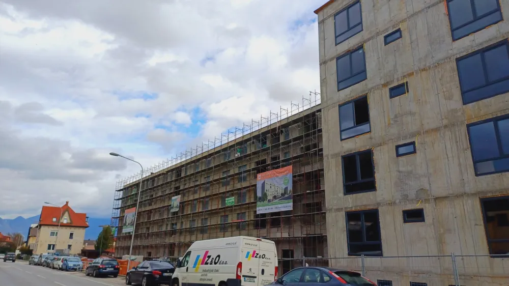 Na lokaciji nekdanjega samskega doma v Straži&scaron;ču poteka gradnja objekta D26 s 66 novimi stanovanji, od katerih bo 30 oskrbovanih.