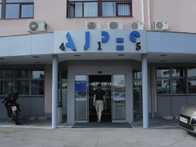 - 15.09.2016 - Agencija RS za javnopravne evidence in storitve (AJPES), poslovna stavba v Ljubljani, Trža&scaron;ka cesta 16//FOTO: Jaka Gasar