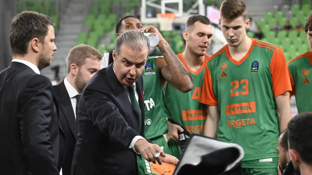 trener Olimpije Simone Pianigiani- 11.10.2023 &ndash; ko&scaron;arka - tekma Cedevita Olimpija - Joventut Badalona, evropski pokal, 2. krog: //FOTO: Nik Erik Neubauer