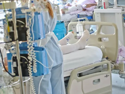 Slovensko zdravstvo se, kot je razvidno tudi iz zadnje primerjave kakovosti oskrbe v državah OECD, ni razvijalo enakomerno. Fotografija je simbolična.
&nbsp;