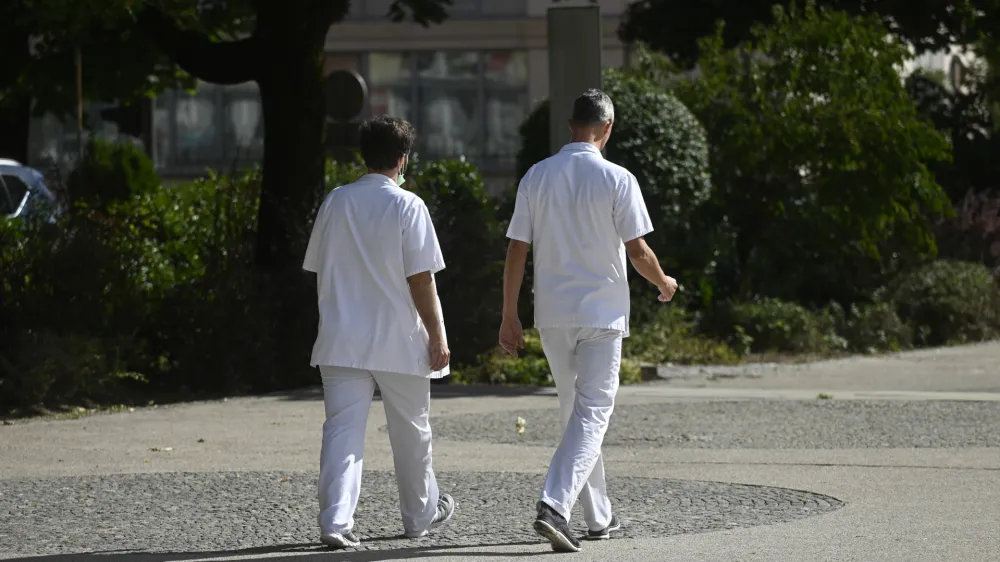 zdravstveni delavci - Univerzitetni klinični center - UKC Ljubljana<br><br><br>- 22.09.2022 &ndash; simbolična fotografija &ndash; javno zdravstvo - zdravstveni sistem &ndash; zdravje &ndash; <br><br>//FOTO: Nik Erik Neubauer