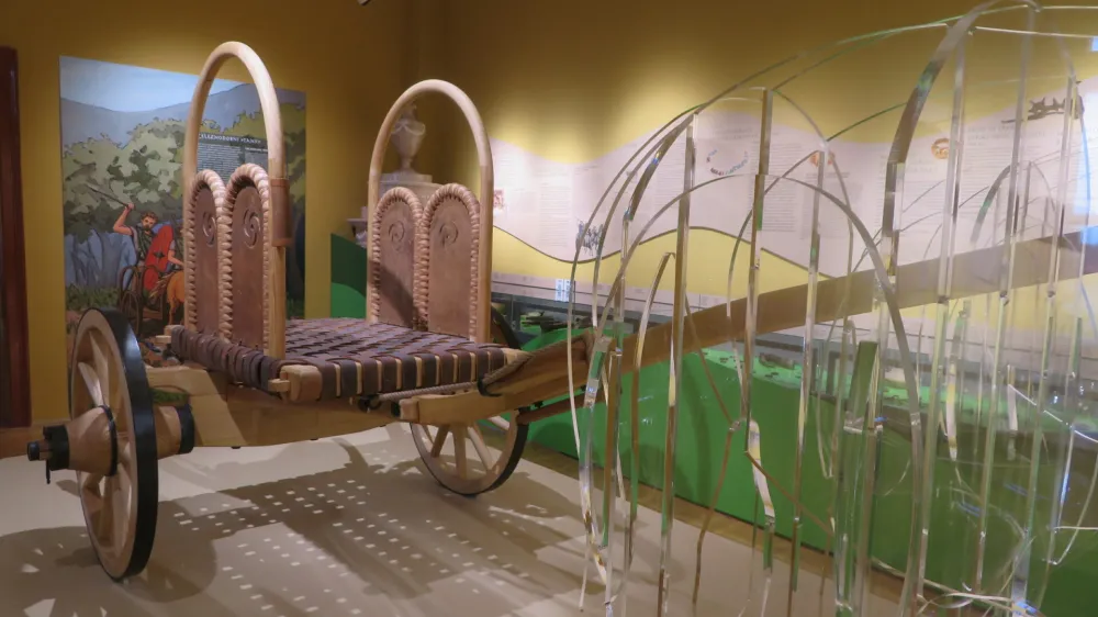 Bojni voz so, kot tudi preostalo lastnino in bojevni&scaron;ko opremo, sežgali skupaj z bojevnikom na grmadi in nato ostanke pridali v skupni grob. Od bojnega voza so tako ostali zgolj kovinski predmeti. Foto: Dragana Stanković