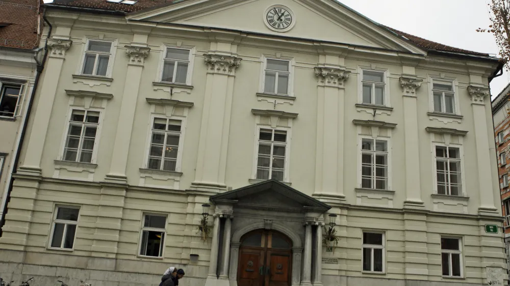 - Znanstvenoraziskovalni center SAZU - Slovenska akademija znanosti in umetnosti - avtonomna ustanova znanstvenikov in umetnikov - Novi trg 2 - stavba    //FOTO: Bojan Velikonja