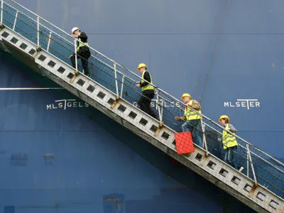 simbolična fotografija, Luka Koper,  ladjarstvo, gospodarska rast, vzpon in padec. - 26.05.2014 Luka Koper - najdalj&scaron;a ladja v zgodovini koprskega pristani&scaron;ča - 334 metrov dolga kontejnerska ladja CMA CGM Cenderillon -   //FOTO: Bojan Velikonja