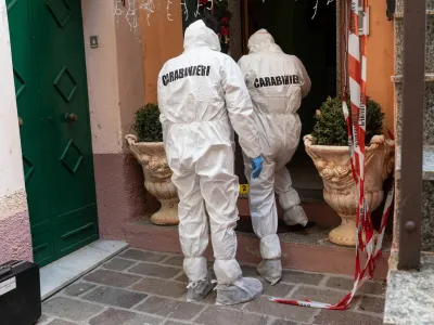 Večino od obtoženih so v obsežni operaciji, v kateri je sodelovalo več kot tri tisoč policistov, aretirali decembra 2019.&nbsp;