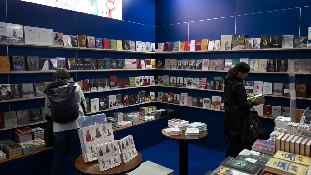 - simbolična fotografija &ndash; knjige &ndash; založni&scaron;tvo- 22.11.2022 - 38. Slovenski knjižni sejem 2022 na Gospodarskem razstavi&scaron;ču - //FOTO: Nik Erik Neubauer