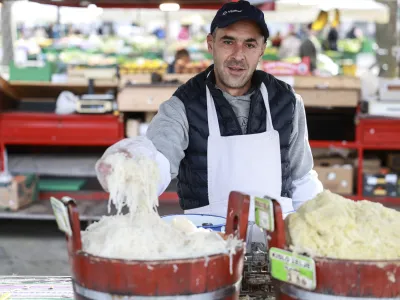 - 17.11.2023 - Andrej &Scaron;kerl, prodajalec kislega zelja in repe na ljubljanski tržniciFOTO: Jaka Gasar