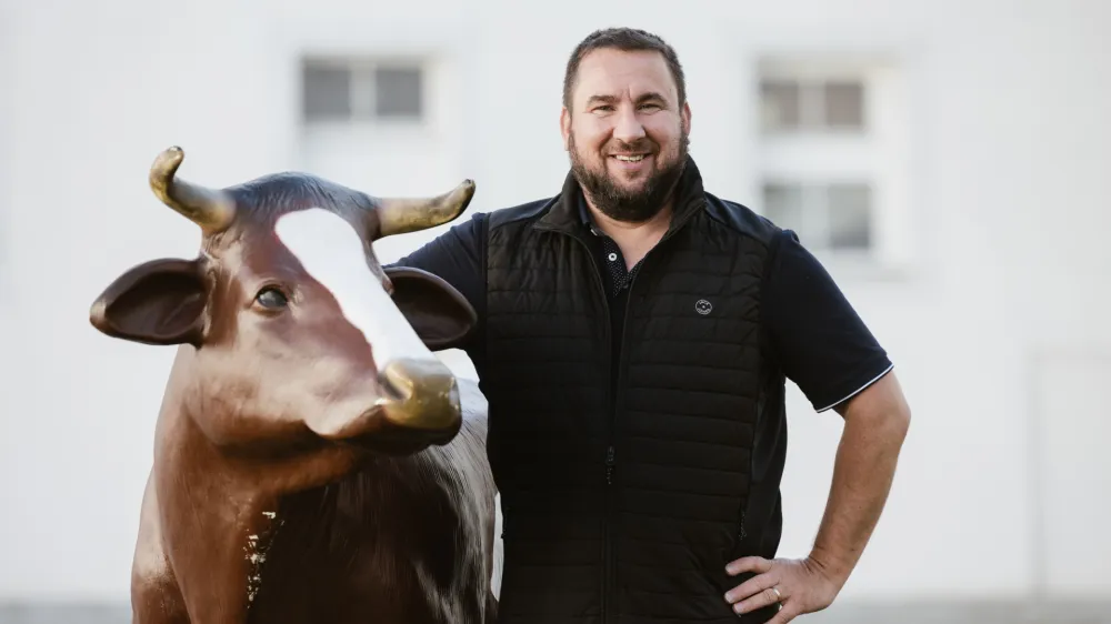 Pridelovalci mleka so že več kot 50 let podvrženi pranju možganov. Že od &scaron;estdesetih let 20. stoletja jim stroka dopoveduje, da je dobro mleko tisto, ki ima čim manj bakterij in somatskih celic. Ivan Larcher, francoski strokovnjak za sirarstvo&nbsp;