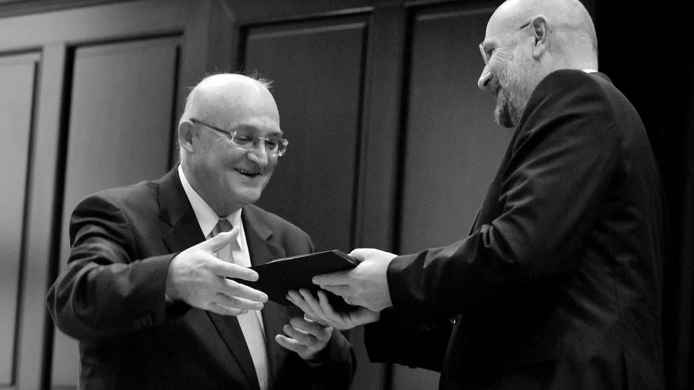 Ljubljana, Vrhovno sodisce RS. Slovesnost ob dnevu pravosodja, na kateri je bil govornik predsednik republike Danilo T&uuml;rk. Prejemnik medalje za zivljenjsko delo na podrocju sodstva, vrhovni sodnik Vasilij Polic. Foto: Tamino Petelinsek/STA