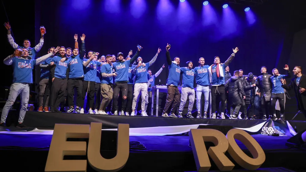 - slavje - slovenska nogometna reprezentanca se je uvrstila na Euro 2024 -- 20.11.2023 &ndash; nogomet &ndash; Slovenija: Kazahstan, kvalifikacije za nogometno evropsko prvenstvo EP 2024, 10. krog: skupina H, //FOTO: Jaka Gasar