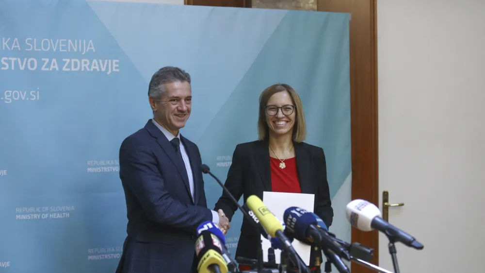 predsednik vlade dr. Robert Golobnova ministrica za zdravje dr. Valentina Prevolnik Rupel,- 16.10.2023 &ndash; Ministrstvo za zdravje - primopredajo poslov med dr. Robertom Golobom, ki je začasno opravljal funkcijo ministra za zdravje, in novo ministrico za zdravje dr. Valentino Prevolnik Rupel, //FOTO: Luka Cjuha