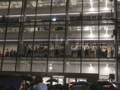 - protest zaradi domnevno spornega občinskega ravnanja pri gradnji in delitvi prostorov Rog &ndash; protestni shod skup&scaron;čine neuporabnikov centra Rog - 26.10.2023 - otvoritev - Javni zavod Center Rog, kreativno in družabno sredi&scaron;če, Trubarjeva 72, - //FOTO: Luka Cjuha